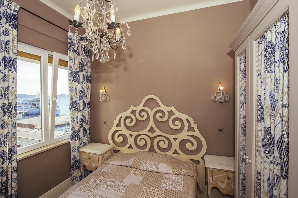 Luxury Residence Zara Esterno foto